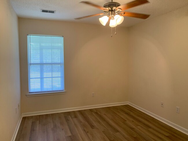 Building Photo - Three bedroom two bath duplex in Wescott P...