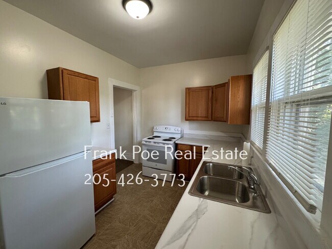 Building Photo - Charming 2 story Duplex Apartment in Birmingham