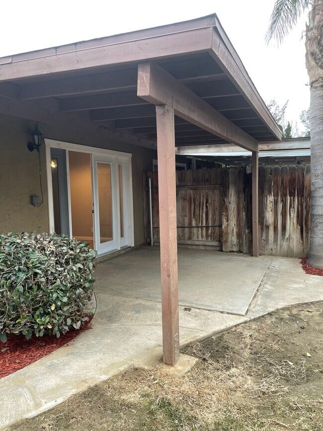 Building Photo - Coming Soon: Spacious 3 Bedroom Home with Fireplace, Covered Patio and Community Pool in SW Baker...