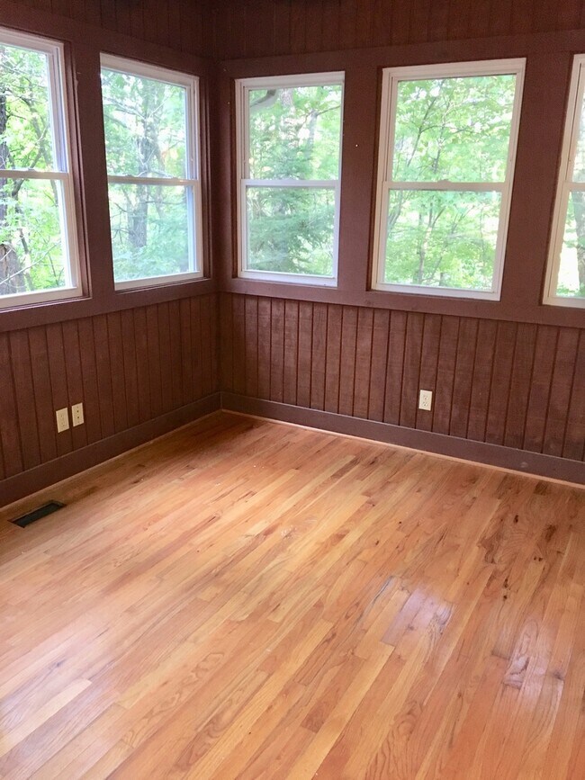 Building Photo - Black Mountain Rental