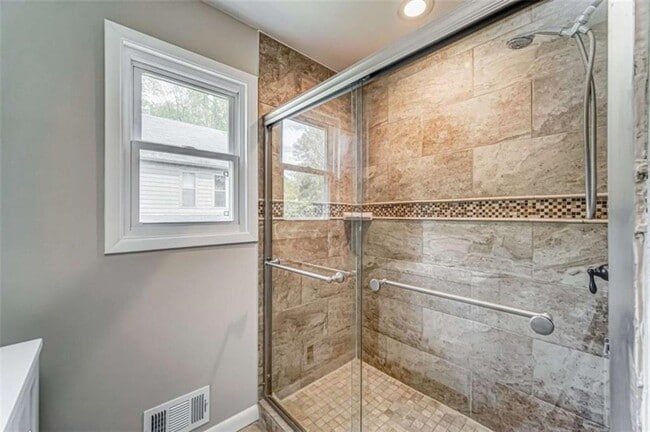 Building Photo - 2218 Woodfern Dr