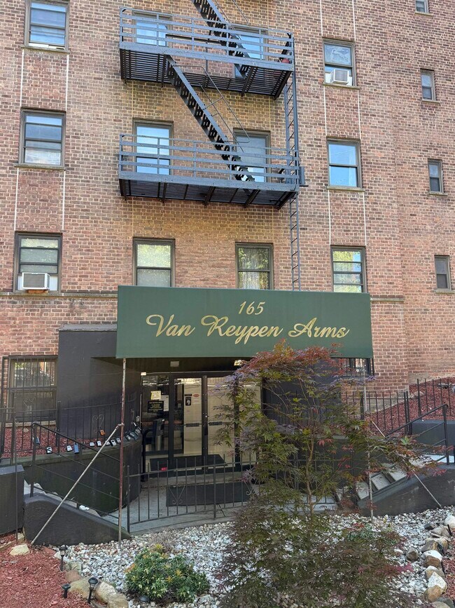 Building Photo - 165 Vroom St