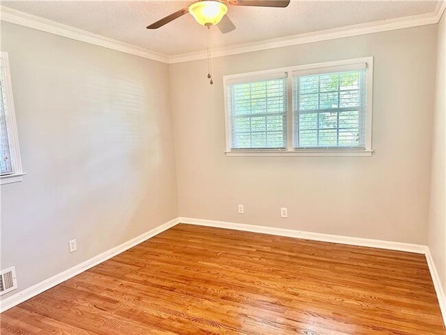 Building Photo - 2805 Pine Hill Dr