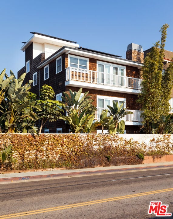 Building Photo - 702 Pacific Ave