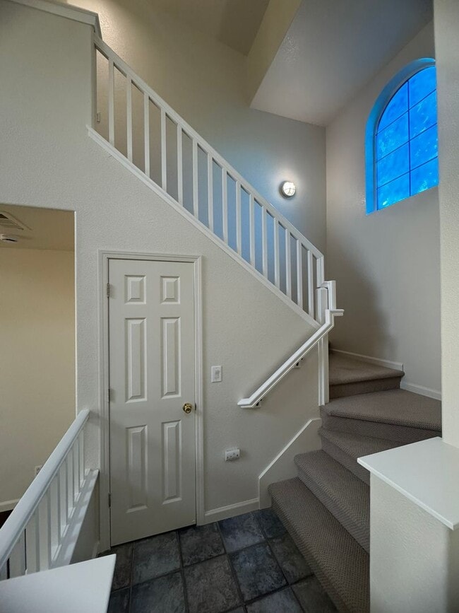 Building Photo - Spacious 2 Story Near Trails & Rose Park