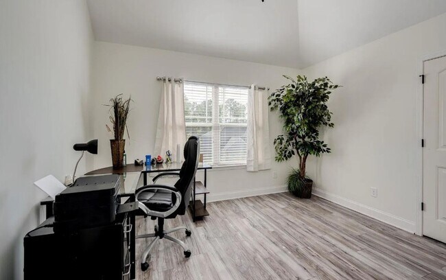 Building Photo - 405 Equinox Loop