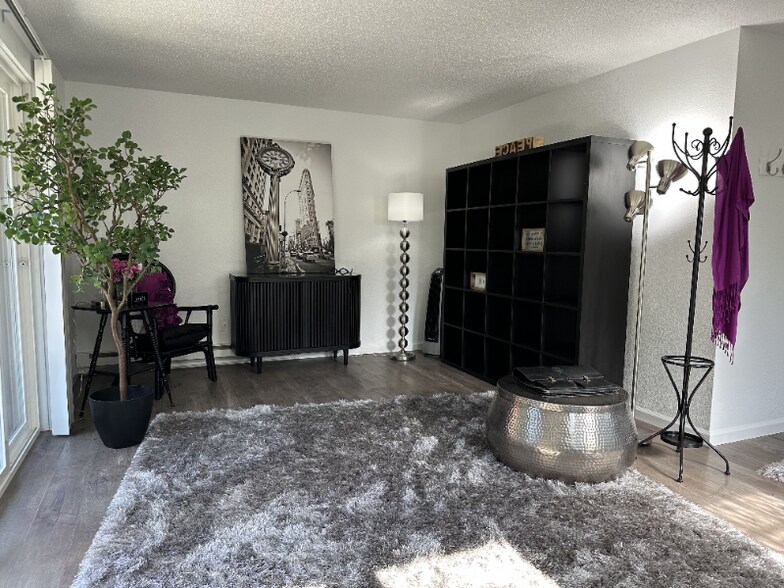 Building Photo - 844 Phoenix St NE