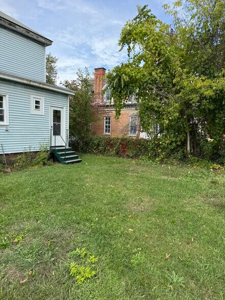 Building Photo - 280 3rd Ave