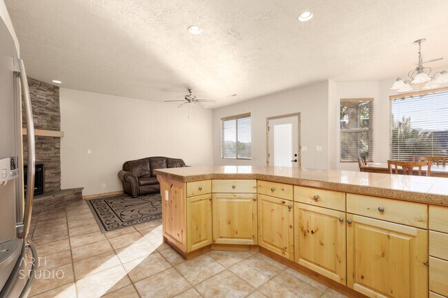 Building Photo - Shadow Mountain 3-Bedroom, 2-Bathroom Home...