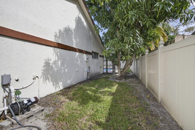 Building Photo - 798 Blueberry Dr