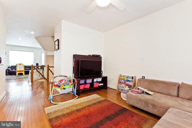 Building Photo - 2313 N Van Buren Ct