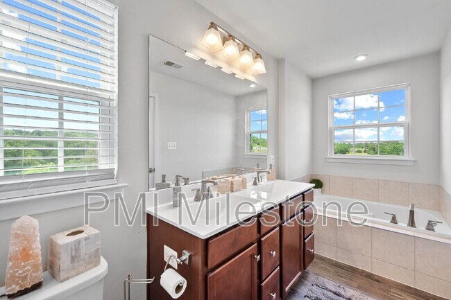 Building Photo - 367 Ontario Dr