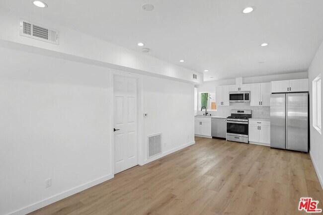 Building Photo - 508 E Palmer Ave