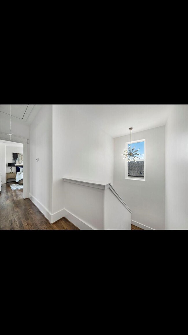Building Photo - 1521 Laird St