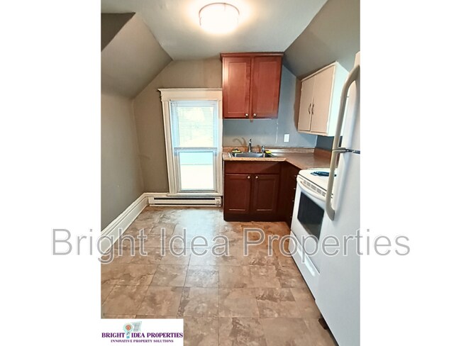 Building Photo - 426 Fillmore St NE