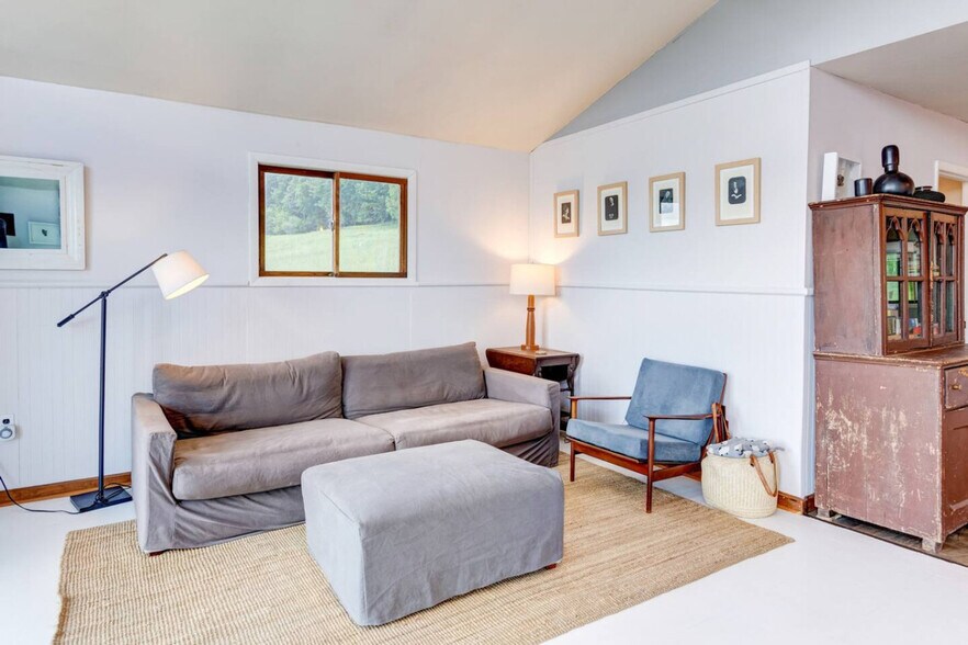 Building Photo - 3924 Hamden Hill Rd