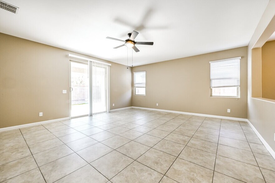 Building Photo - 17157 W Lisbon Ln