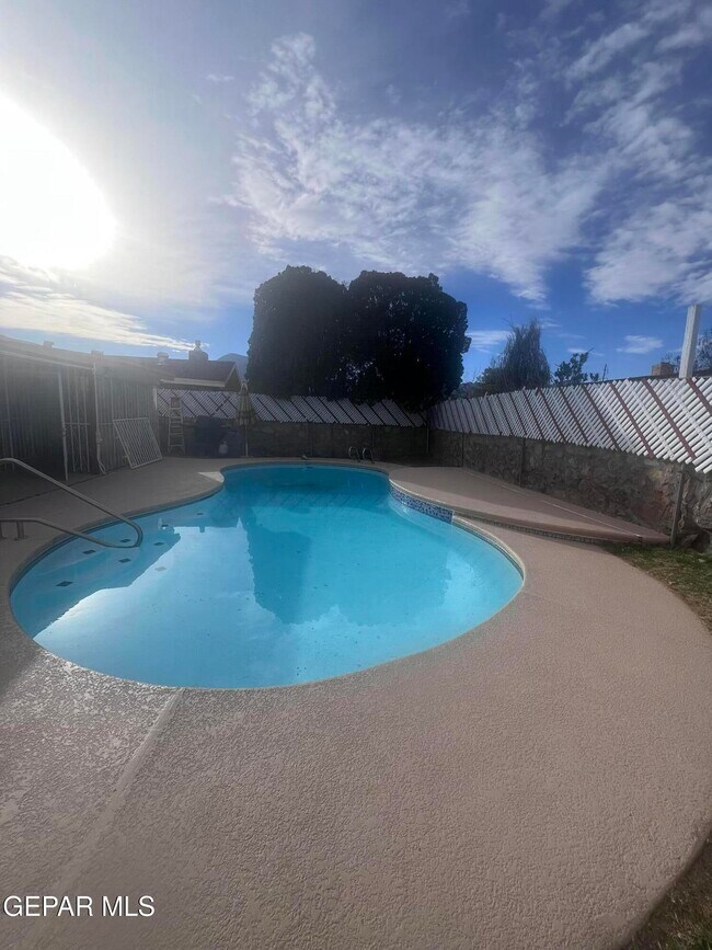 Building Photo - 5017 McCormick Ln