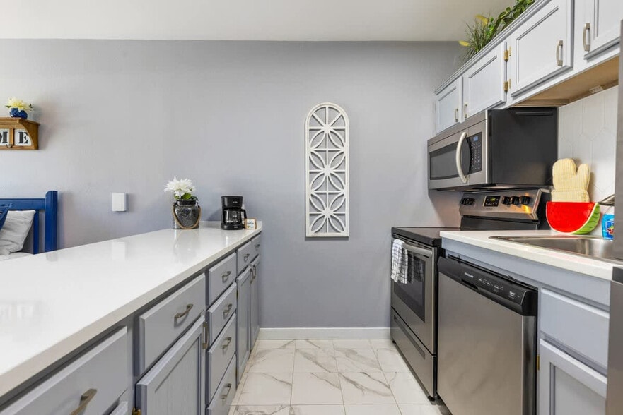 Building Photo - 110 South Park Avenue