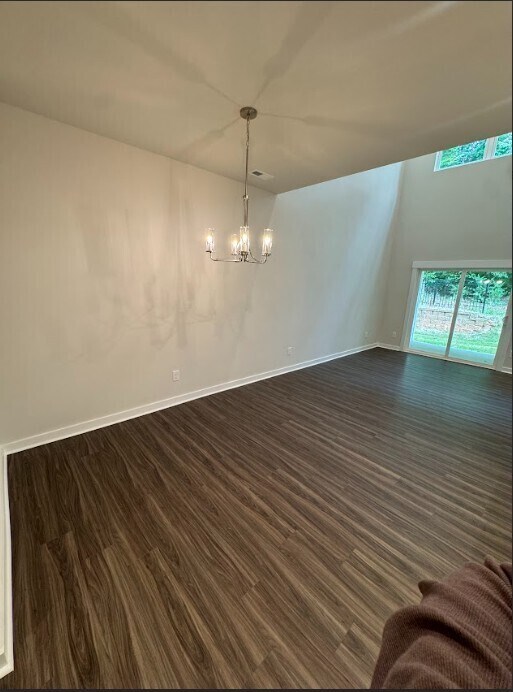 Building Photo - Beautiful 3-Bedroom, 3-Bath Home with Mode...