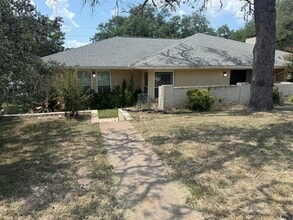 Building Photo - 10608 Spicewood Club Dr