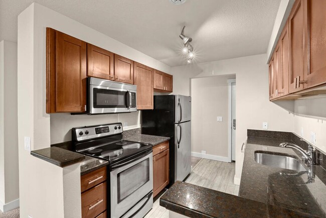 Building Photo - Stunning 2 Bedroom 1 Bathroom CONDO with B...