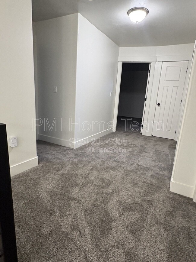 Building Photo - 651 W 1900 S