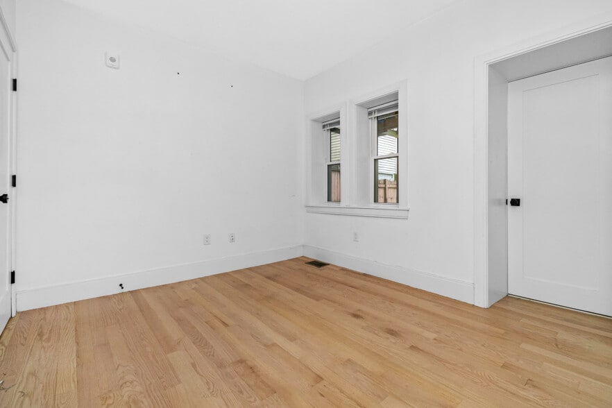 Building Photo - 88 Chelsea St