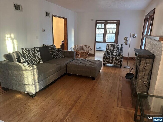 Building Photo - 325 Bogert Ave