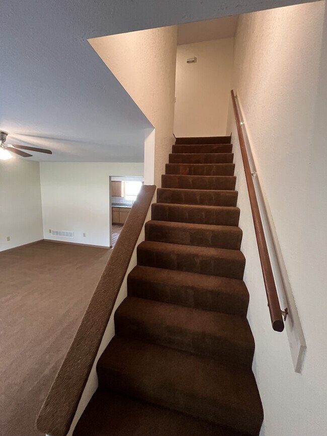 Building Photo - 806 Foster Ln