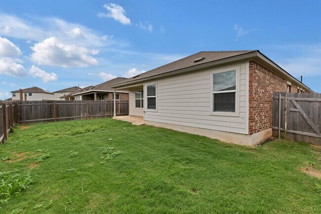 Building Photo - 332 Escondido Cir