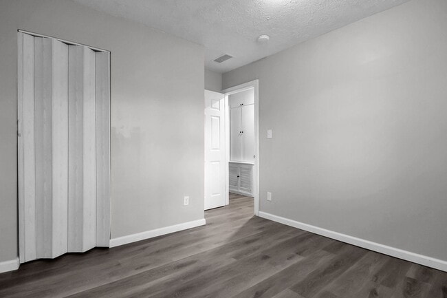 Building Photo - 3 Bedroom Home