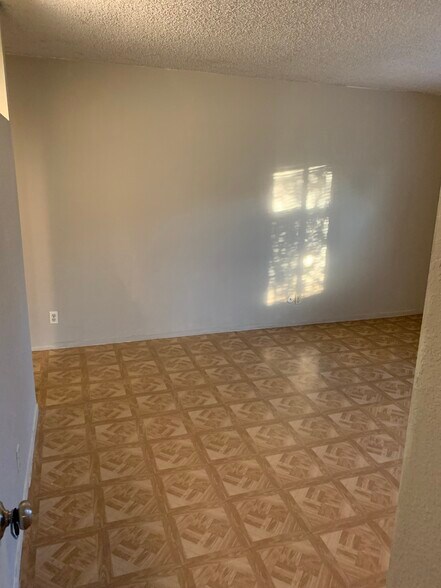 Building Photo - 450 S Argyle Ave