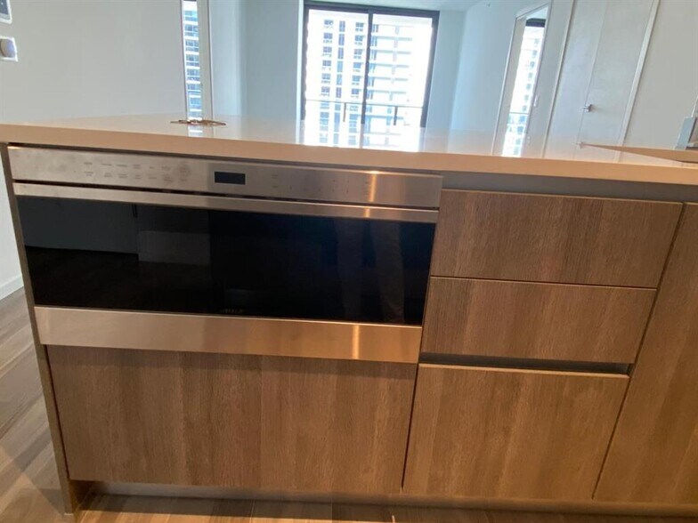 Building Photo - 805 S Miami Ave