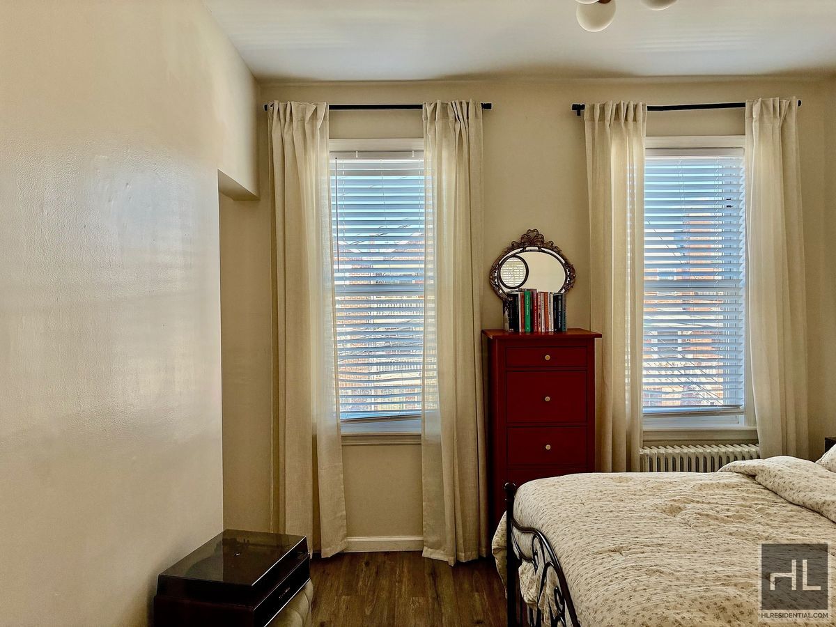 Building Photo - Gorgeous 1.5 bedroom in Maspeth