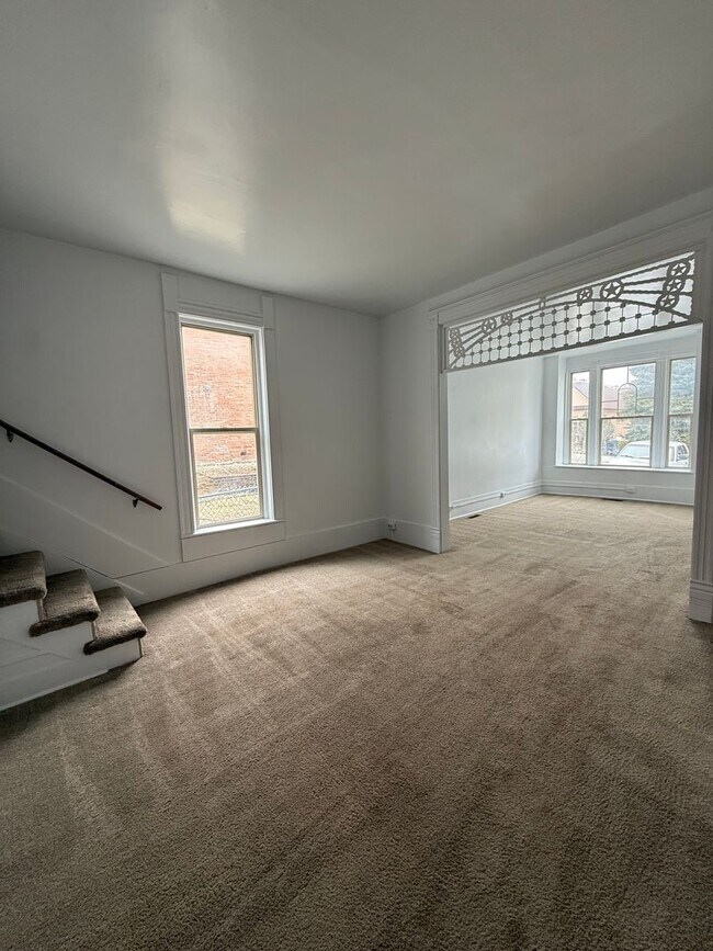 Building Photo - 227-229 S Washington