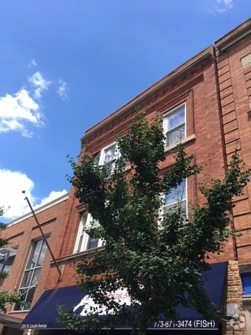 Building Photo - 3341 N Lincoln Ave