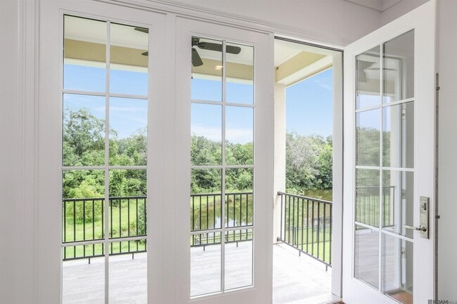 Building Photo - 18171 Vis-A-Vis Ave