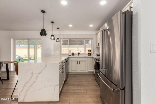 Building Photo - 4138 W Dahlia Dr