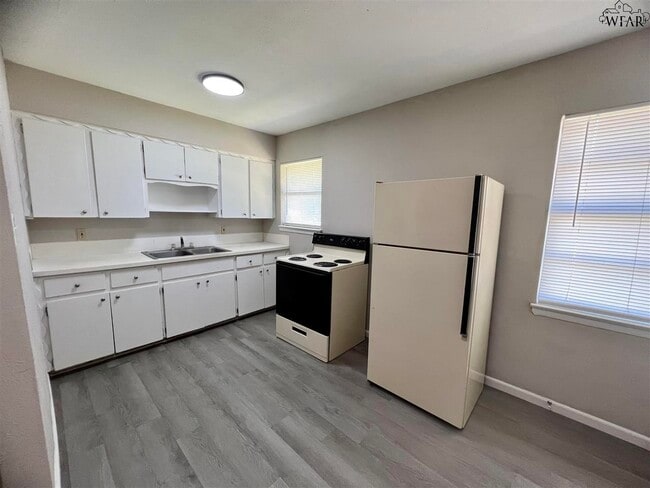 Building Photo - 1425 Harris Ln