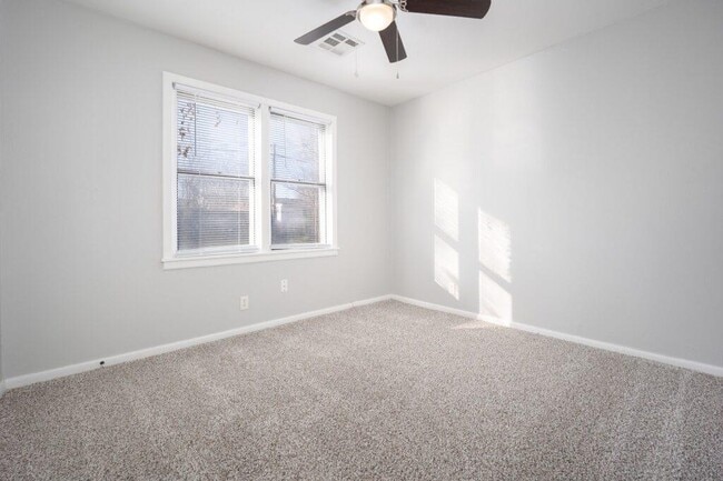 Building Photo - 5940 NW 58th Terrace