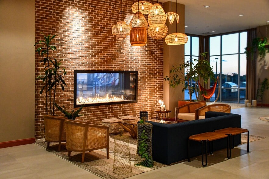 Building Photo - Anthem @ Harbor Point