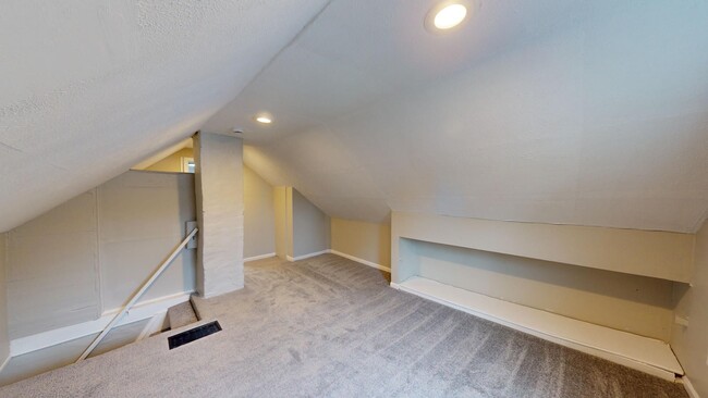 Building Photo - 1st Month Free! Renovated 3 bedroom home n...