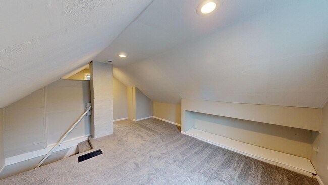 Building Photo - Renovated 3 bedroom home near the Airport