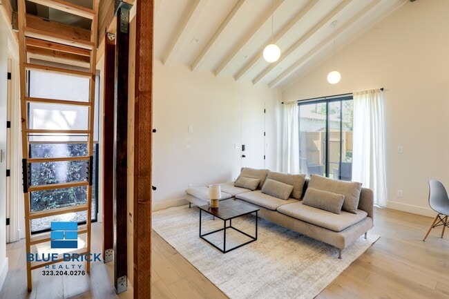 Building Photo - 14120 Archwood St