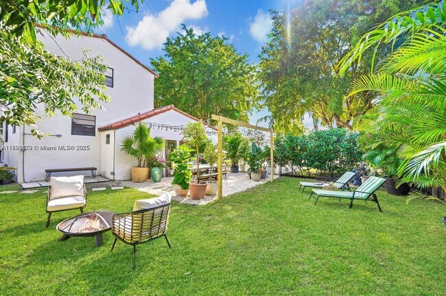 Building Photo - 991 NE 82nd St