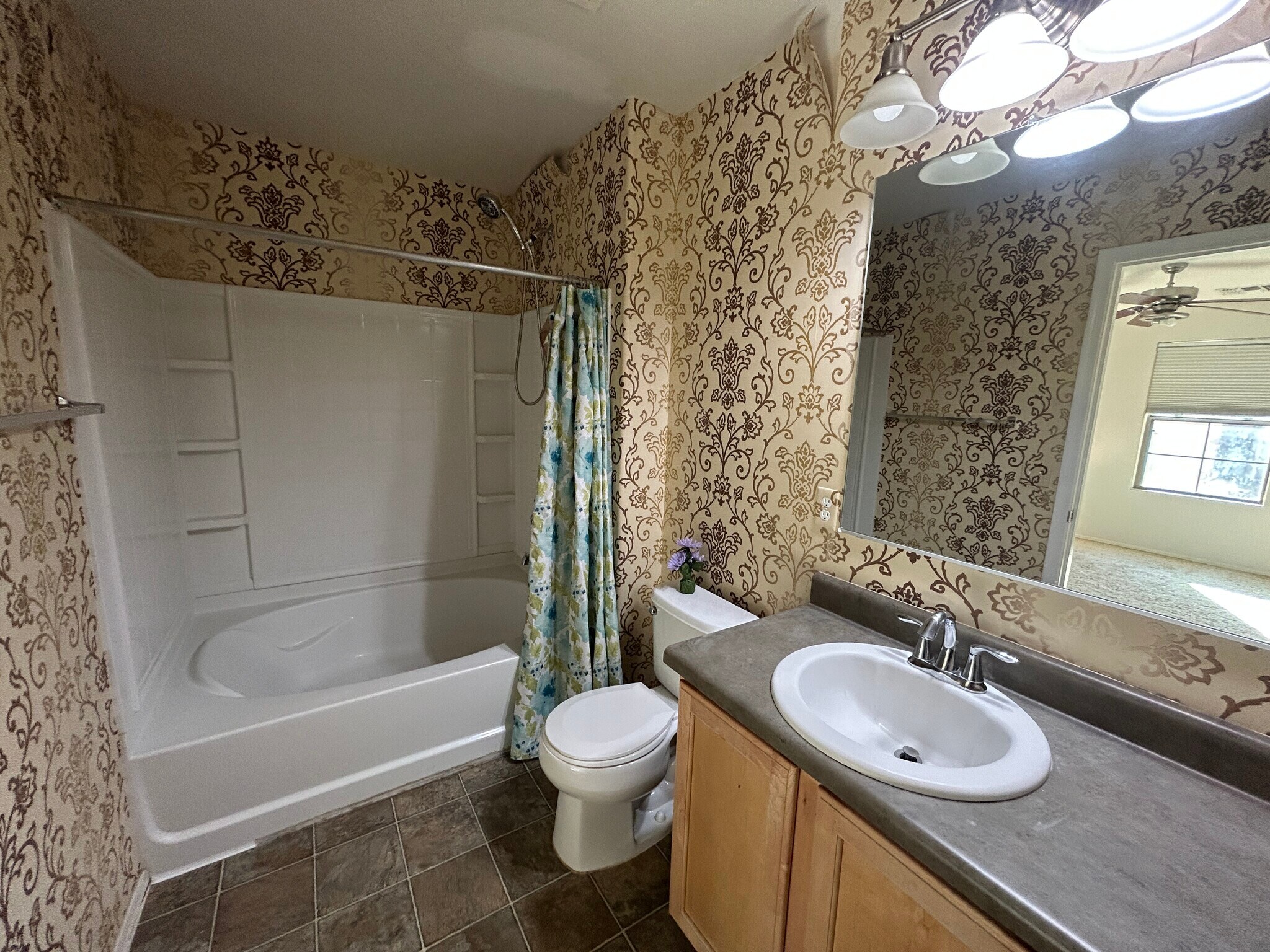 Building Photo - 8111 W Lynwood St