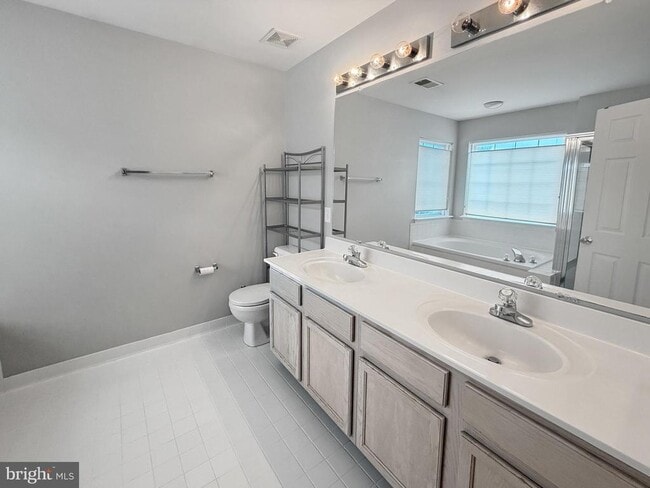 Building Photo - 12519 Royal Crown Dr