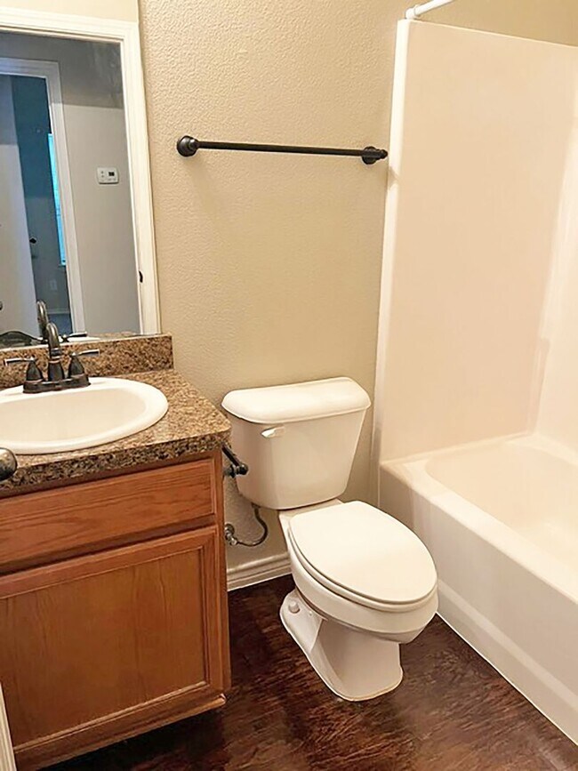 Building Photo - Nice 3 Bdrm 2 Bath Home in Sherman Texas