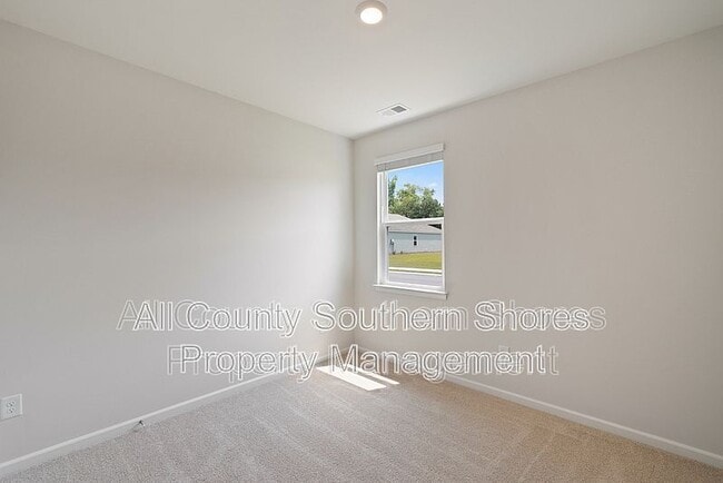 Building Photo - 215 Konik St